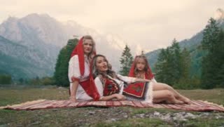 Mimoza - Young Queen (Official Video 2021)