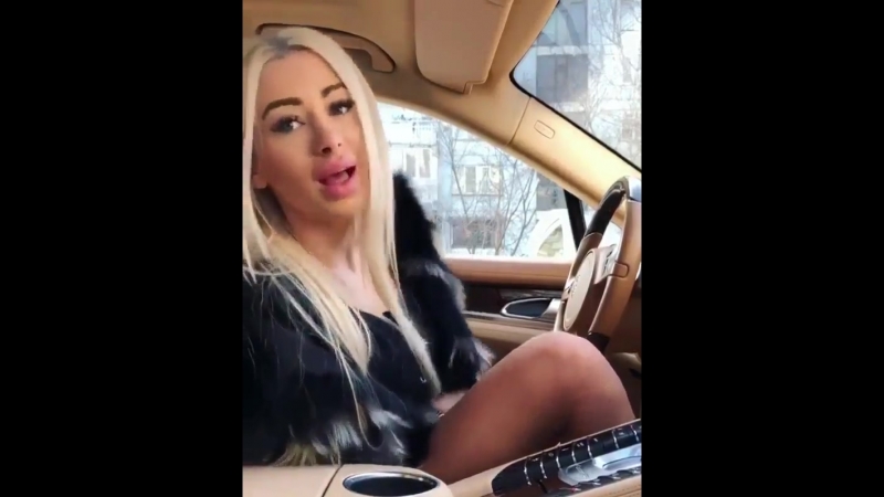 Ариа Бенкс лихо насосала на машину