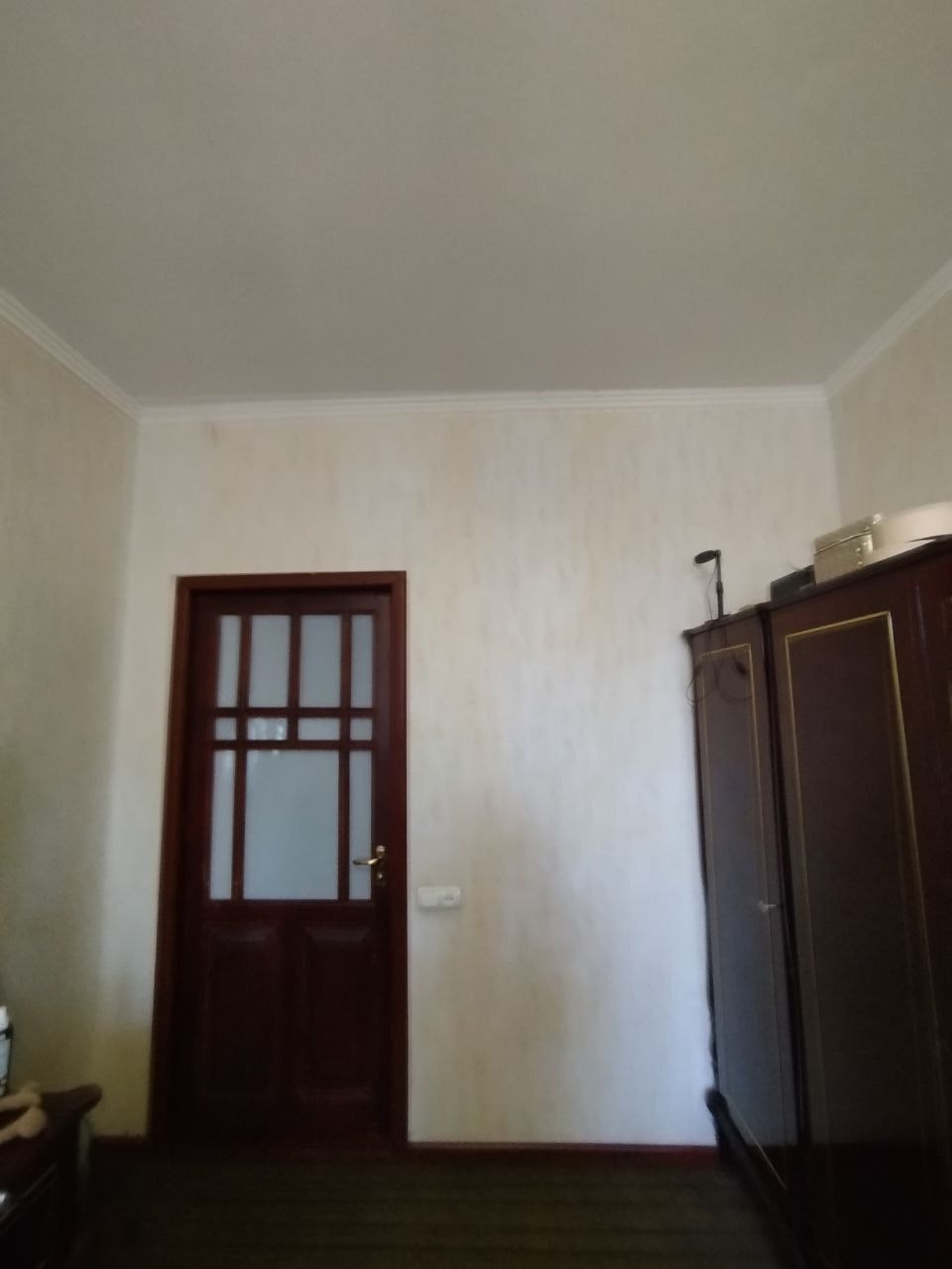 🏡 Продам 2-комнатную квартиру в самом центре города! 📍 Красная площадь, район МВД 🏢 Этаж: 3 из 5 | 📐 Площадь: 60 м² 🌳 Окна выходят на парк 🔥 АВТОНОМНОЕ отопление 🛠 Заменены батареи, трубы и проводка 🚿 Установлен бойлер, качественная сантехника 🍽 Просторная кухня 📏 Потолки — высокие, пол — ковролин и линолеум ...